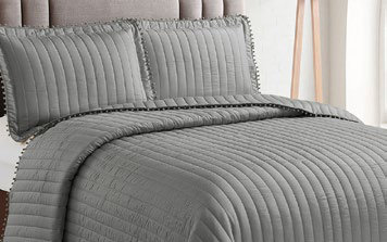 Colcha Lisa Pom Pom Gris